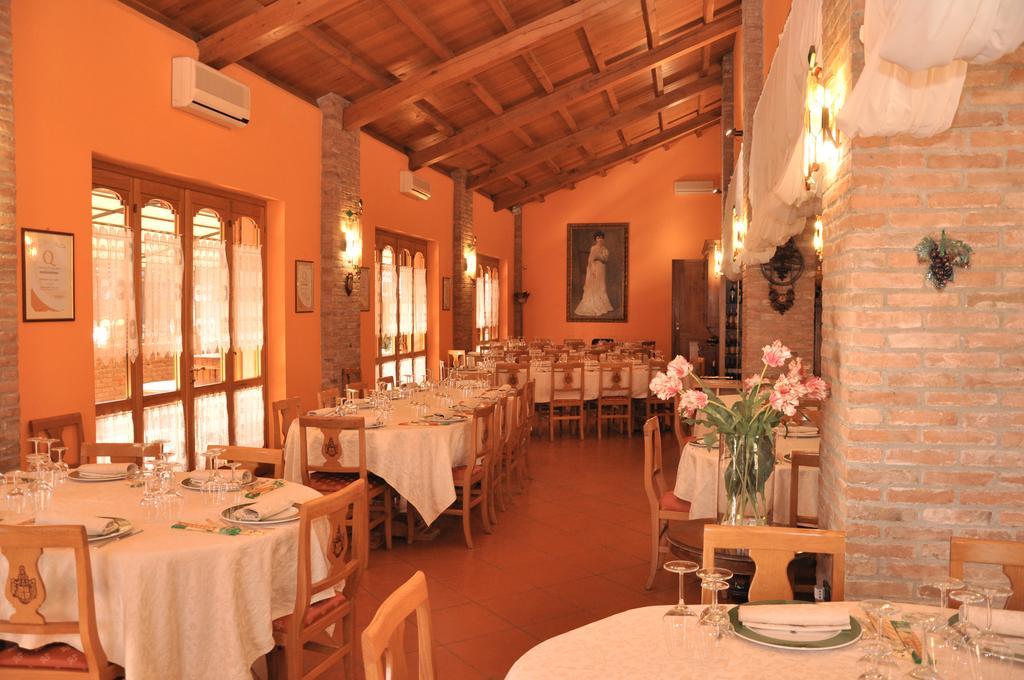 Вілла Agriturismo Corte Montini Santa Giuletta Екстер'єр фото